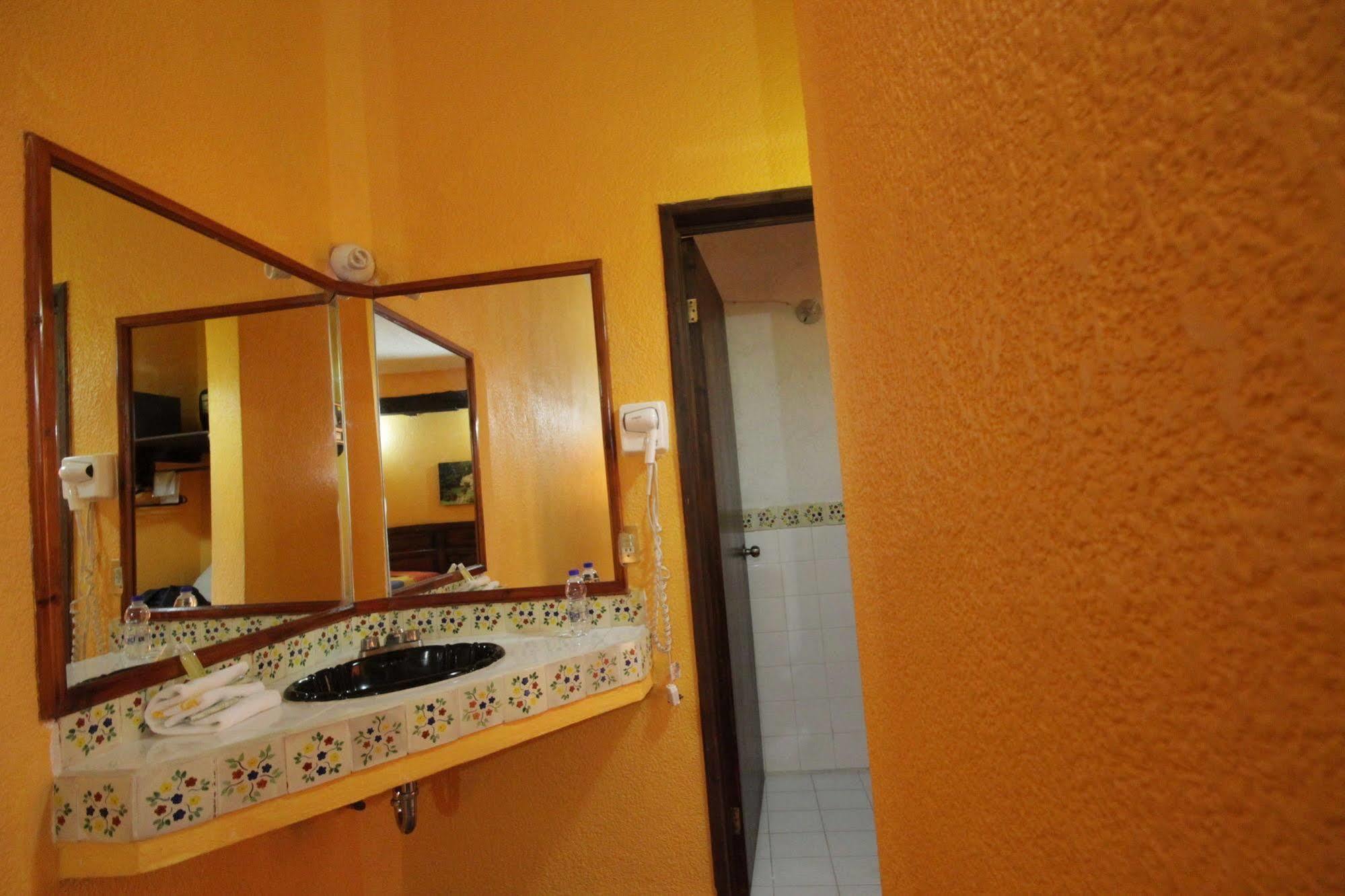 Hotel Plaza Santo Domingo Сан-Крістобаль-де-лас-Касас Екстер'єр фото